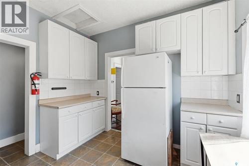325 M Avenue N, Saskatoon, SK - Indoor Photo Showing Kitchen