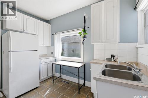 325 M Avenue N, Saskatoon, SK - Indoor Photo Showing Kitchen With Double Sink
