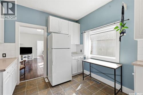 325 M Avenue N, Saskatoon, SK - Indoor Photo Showing Kitchen