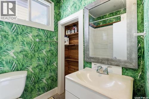 325 M Avenue N, Saskatoon, SK - Indoor Photo Showing Bathroom