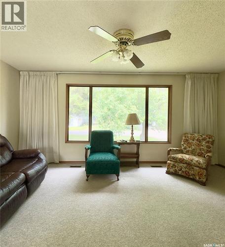 410 1St Street S, Waldheim, SK - Indoor Photo Showing Living Room