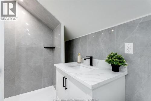 2309 Hall, Windsor, ON - Indoor Photo Showing Bathroom