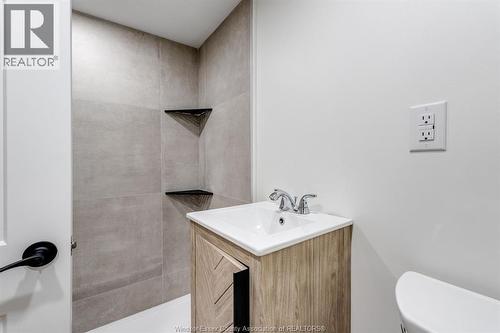 2309 Hall, Windsor, ON - Indoor Photo Showing Bathroom