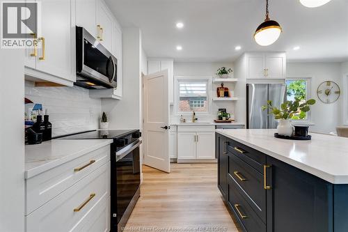 2309 Hall, Windsor, ON - Indoor Photo Showing Kitchen With Upgraded Kitchen