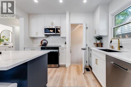 2309 Hall, Windsor, ON - Indoor Photo Showing Kitchen With Upgraded Kitchen