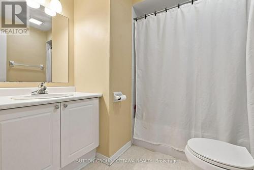 22 Manhattan Crescent, Ottawa, ON - Indoor Photo Showing Bathroom