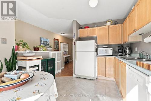 22 Manhattan Crescent, Ottawa, ON - Indoor Photo Showing Kitchen With Double Sink