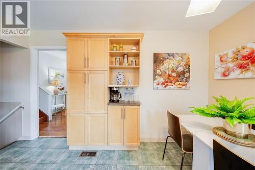 381 Carling, Windsor, ON - Indoor