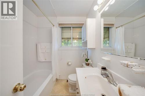 381 Carling, Windsor, ON - Indoor Photo Showing Bathroom