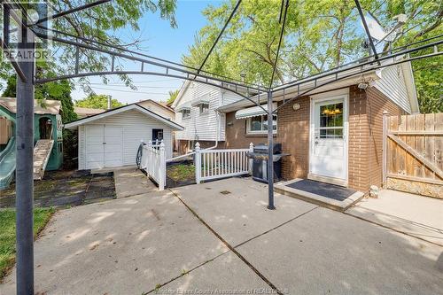 381 Carling, Windsor, ON - Outdoor