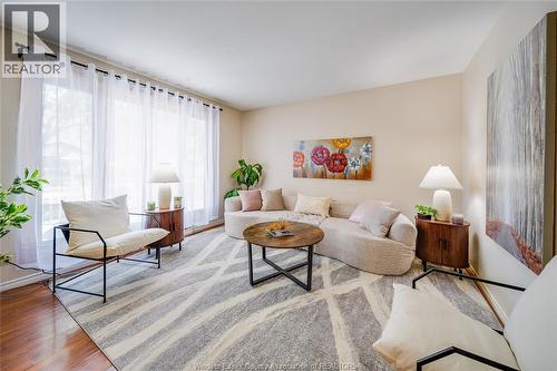 381 Carling, Windsor, ON - Indoor Photo Showing Living Room