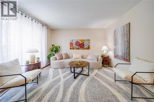 381 Carling, Windsor, ON - Indoor Photo Showing Living Room