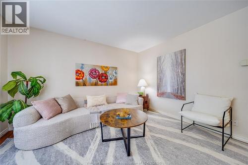381 Carling, Windsor, ON - Indoor Photo Showing Living Room