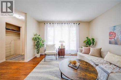 381 Carling, Windsor, ON - Indoor Photo Showing Living Room