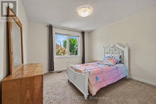 627 Chenier Way, Ottawa, ON - Indoor Photo Showing Bedroom