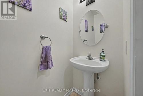 627 Chenier Way, Ottawa, ON - Indoor Photo Showing Bathroom