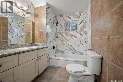 2225 Bedford Avenue E, Regina, SK - Indoor Photo Showing Bathroom