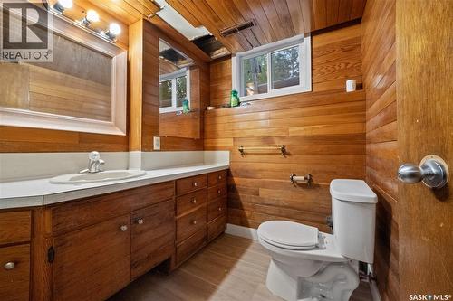 2225 Bedford Avenue E, Regina, SK - Indoor Photo Showing Bathroom