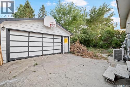 2225 Bedford Avenue E, Regina, SK - Outdoor