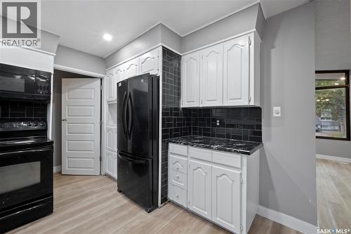 2225 Bedford Avenue E, Regina, SK - Indoor Photo Showing Kitchen
