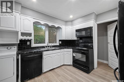 2225 Bedford Avenue E, Regina, SK - Indoor Photo Showing Kitchen With Double Sink