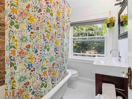 5518 Stanley Place, Halifax, NS - Indoor Photo Showing Bathroom