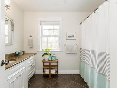 35 Acadia Drive, Kentville, NS - Indoor Photo Showing Bathroom