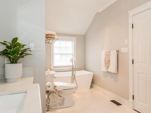 35 Acadia Drive, Kentville, NS - Indoor Photo Showing Bathroom