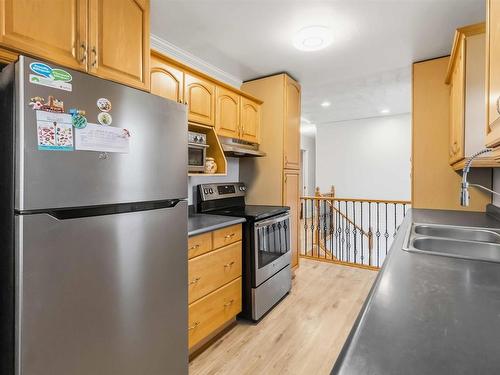 32 Tamarack Circle, Lower Sackville, NS - Indoor Photo Showing Kitchen With Double Sink