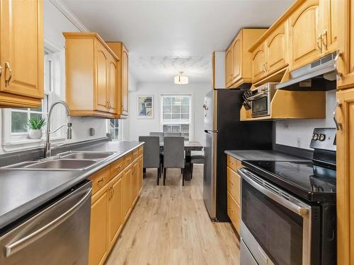 32 Tamarack Circle, Lower Sackville, NS - Indoor Photo Showing Kitchen With Double Sink
