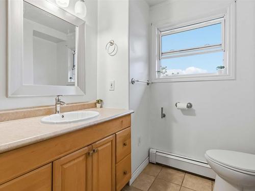 32 Tamarack Circle, Lower Sackville, NS - Indoor Photo Showing Bathroom