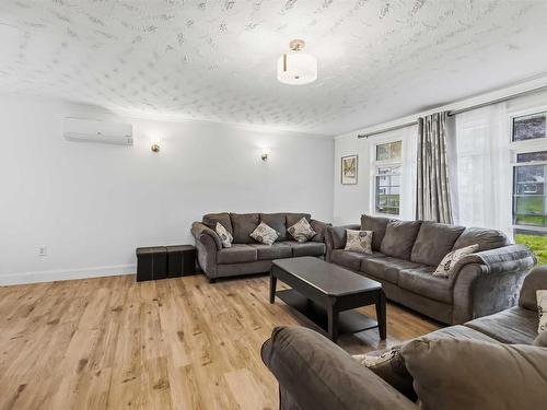 32 Tamarack Circle, Lower Sackville, NS - Indoor Photo Showing Living Room