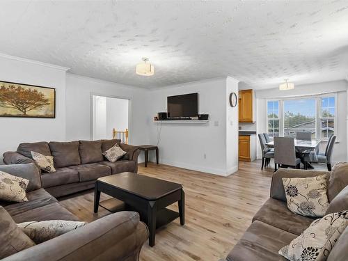 32 Tamarack Circle, Lower Sackville, NS - Indoor Photo Showing Living Room