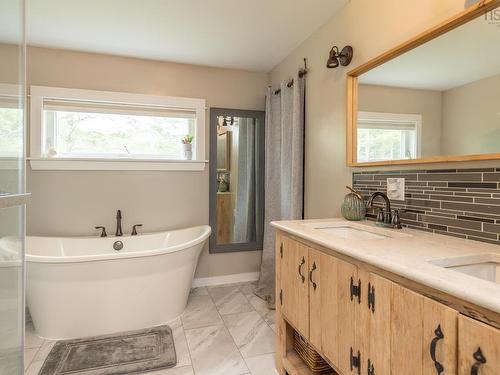 4845 Highway 340, Carleton, NS - Indoor Photo Showing Bathroom