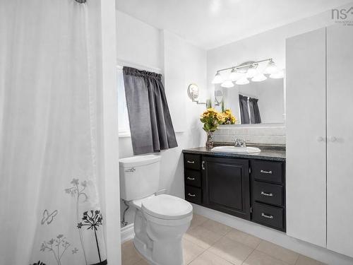 88 Armada Drive, Halifax, NS - Indoor Photo Showing Bathroom