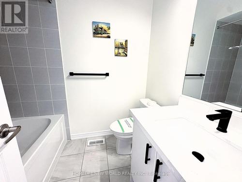 966 Cormorant Path, Pickering, ON - Indoor Photo Showing Bathroom