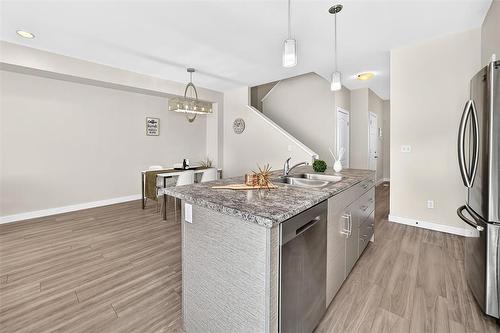 147 Phoenix Way, Winnipeg, MB - Indoor Photo Showing Kitchen With Double Sink With Upgraded Kitchen