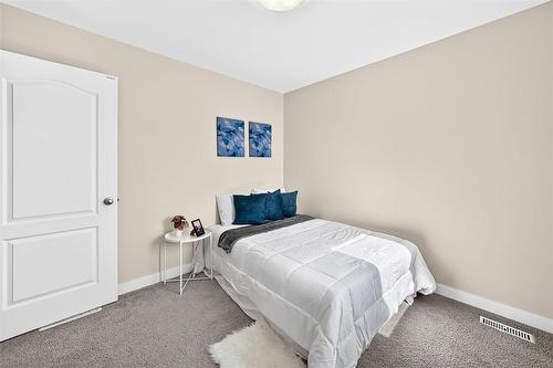 147 Phoenix Way, Winnipeg, MB - Indoor Photo Showing Bedroom
