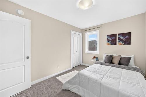 147 Phoenix Way, Winnipeg, MB - Indoor Photo Showing Bedroom