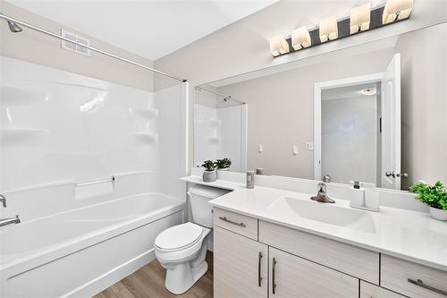 Four Piece Bathroom on upper level - 147 Phoenix Way, Winnipeg, MB - Indoor Photo Showing Bathroom