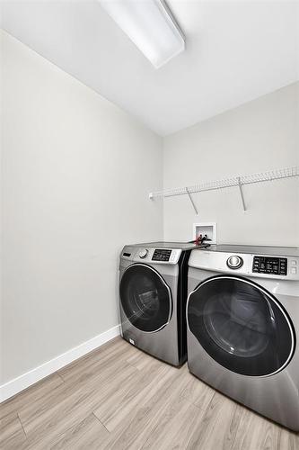 Laundry Room on upper level - 147 Phoenix Way, Winnipeg, MB - Indoor Photo Showing Laundry Room