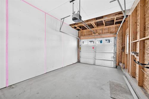 Single Attached Garage - 147 Phoenix Way, Winnipeg, MB - Indoor Photo Showing Garage
