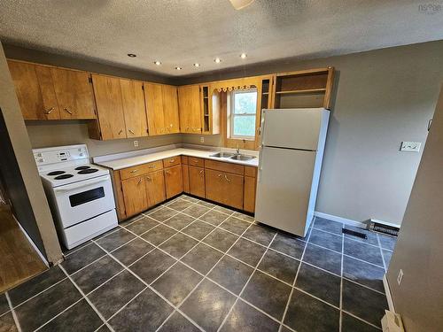131 Old Halifax Road, Stanley, NS - Indoor Photo Showing Kitchen With Double Sink