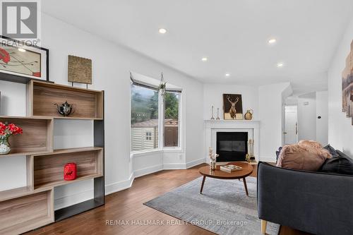 23 Whitegate Crescent, Ottawa, ON - Indoor Photo Showing Living Room