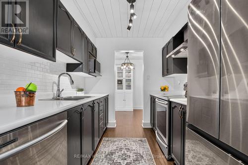 23 Whitegate Crescent, Ottawa, ON - Indoor Photo Showing Kitchen With Upgraded Kitchen