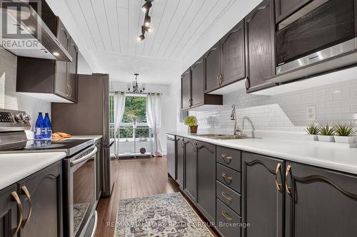 23 Whitegate Crescent, Ottawa, ON - Indoor Photo Showing Kitchen With Double Sink