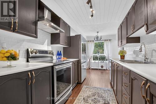 23 Whitegate Crescent, Ottawa, ON - Indoor Photo Showing Kitchen With Upgraded Kitchen