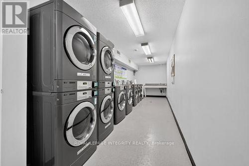 404 - 345 Centrum Boulevard, Ottawa, ON - Indoor Photo Showing Laundry Room