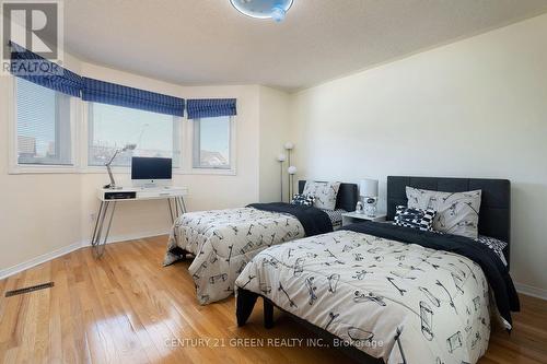 5806 Mersey Street, Mississauga, ON - Indoor Photo Showing Bedroom