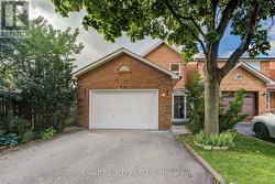 857 MESSENGER MEADOW DRIVE  Mississauga, ON L5C 3T1